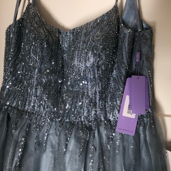 Layered Tulle A-Line Embroidered Bodice Short Cocktail Dress & Homecoming Dress - Picture 5 of 9